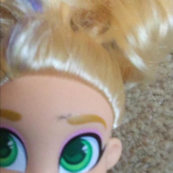 Bella of the Ball Hairdorable - Picture 2 of 3